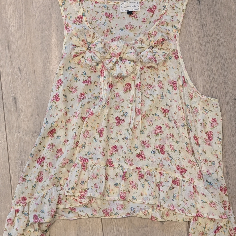 About A Girl Cream With Pink Floral Blouse Size Large